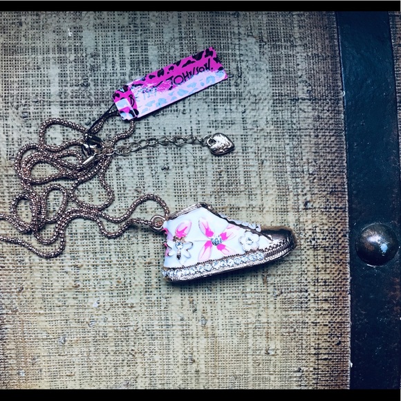 Flowery Diamonte High Top Shoe Necklace. - Picture 5 of 7